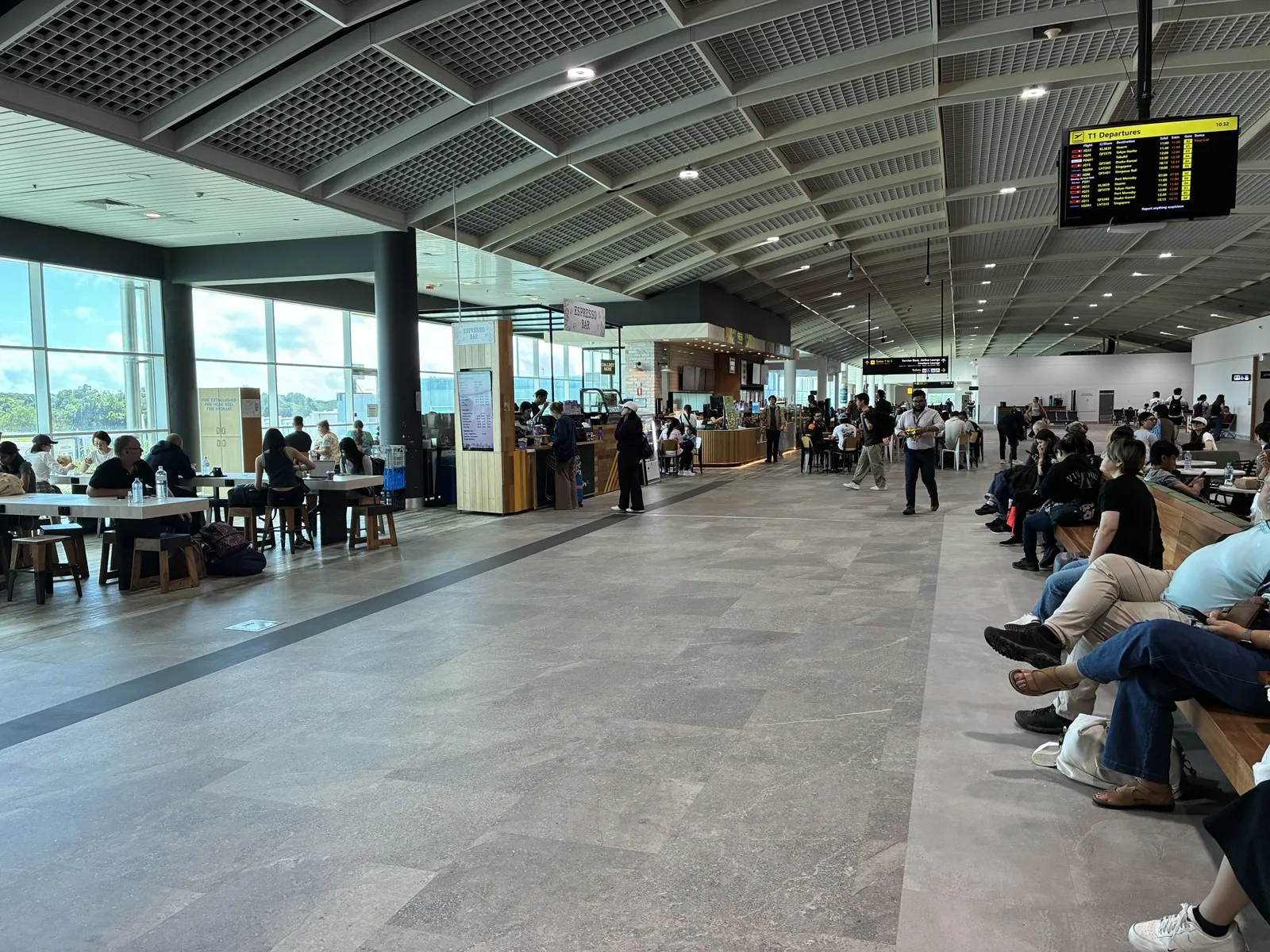 ケアンズ空港国際線ターミナルの搭乗口案内