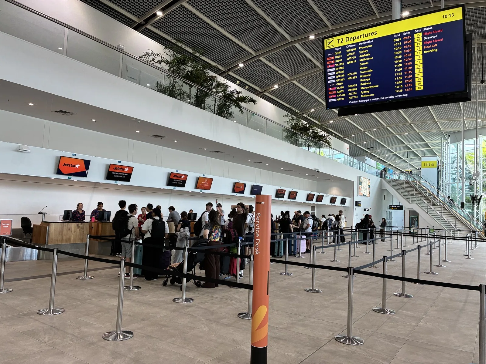 ケアンズ空港国際線ターミナルのチェックインカウンター