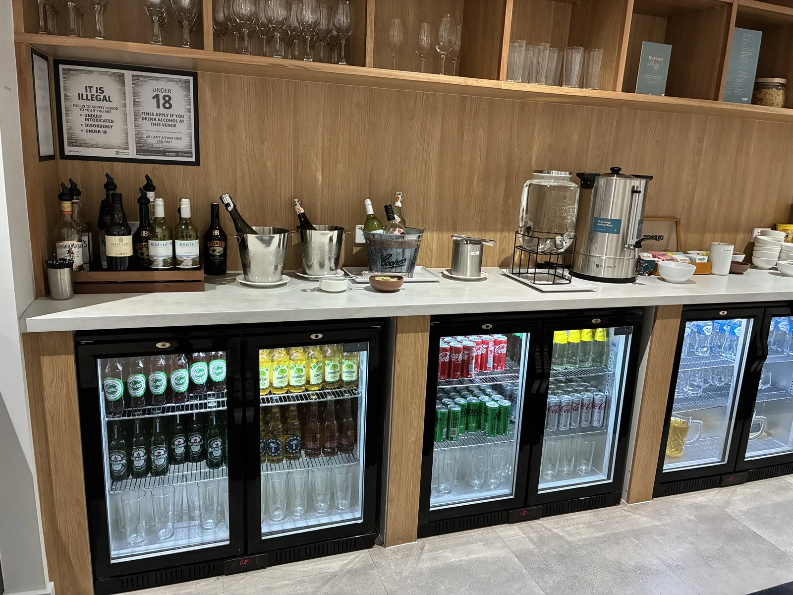 Escape Loungeのコーヒーやジュースなどの飲み物