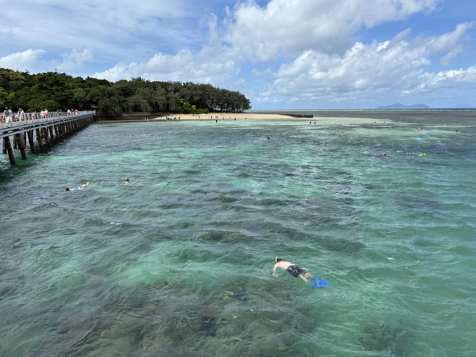 グリーン島のビーチから海へ入るシュノーケリングエリア