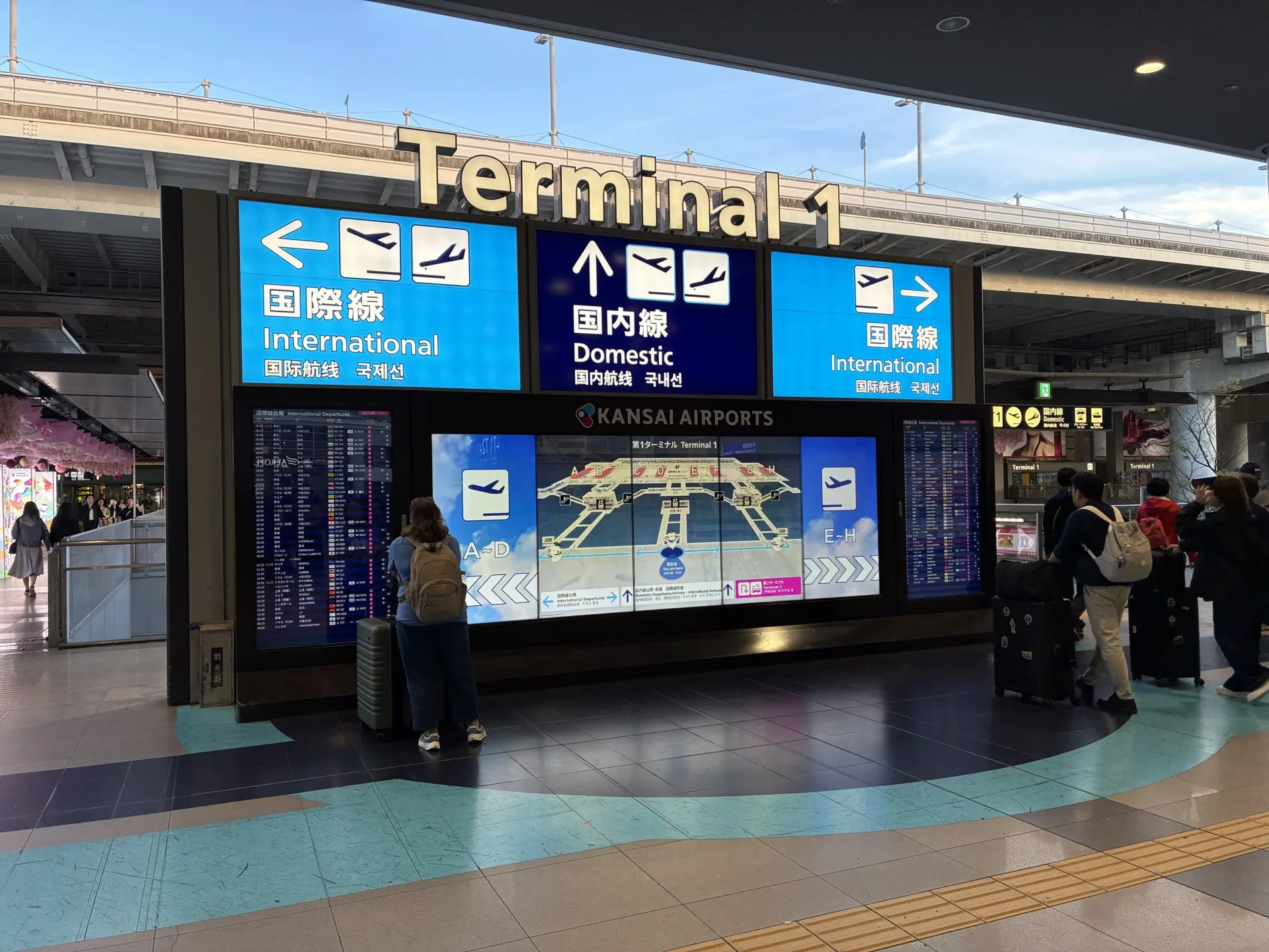 関西国際空港第1ターミナルの国際線案内表示