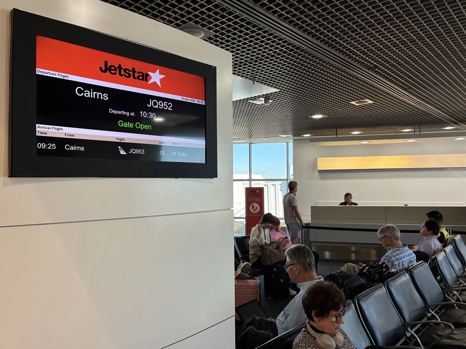 シドニー空港T2に表示されたJetstar JQ952ケアンズ行きの搭乗案内