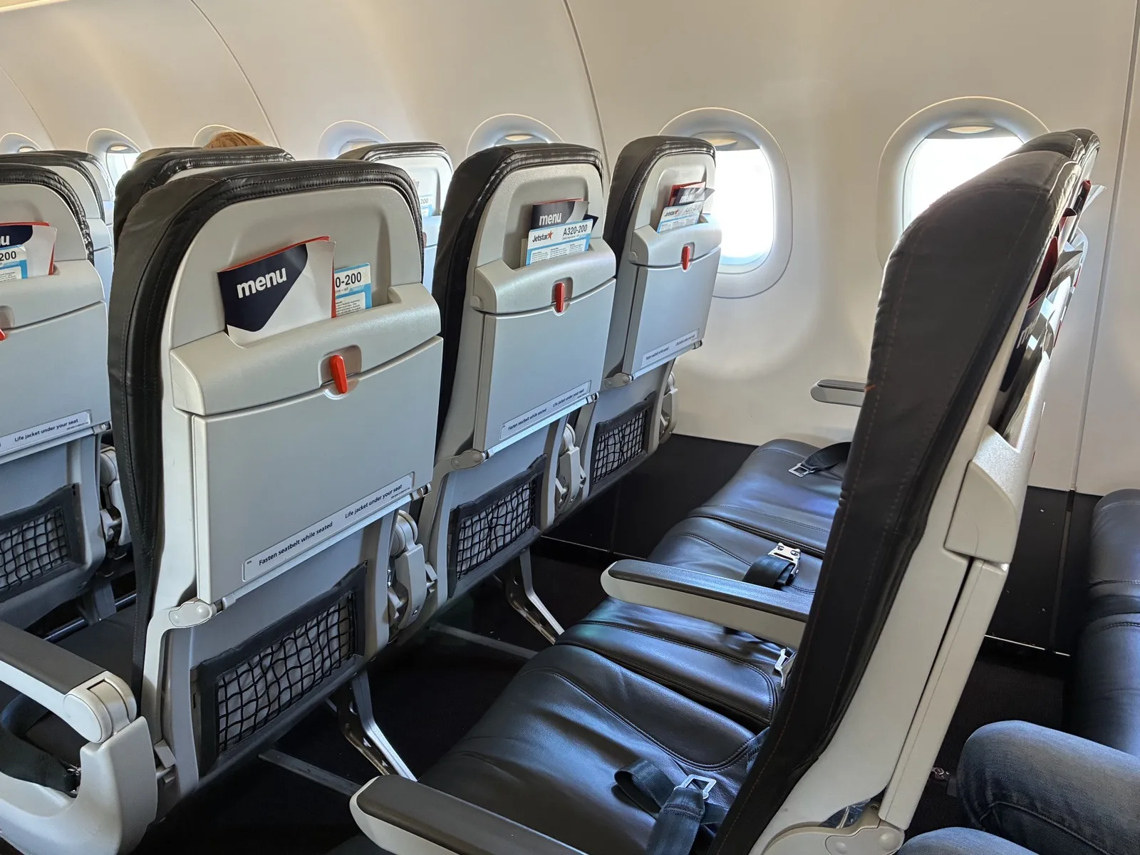 Jetstar JQ952の搭乗直後に見たAirbus A320の機内