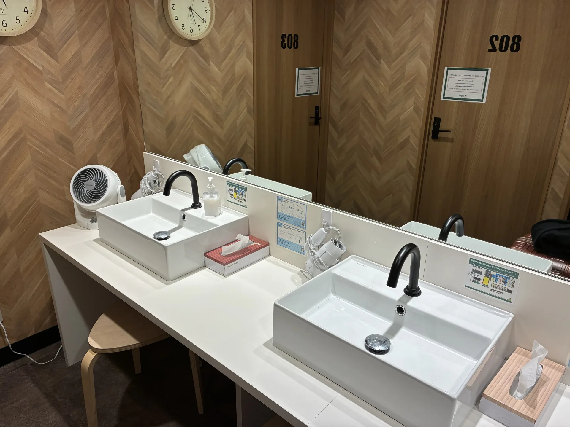 NODOKAのシャワールーム前にある洗面台