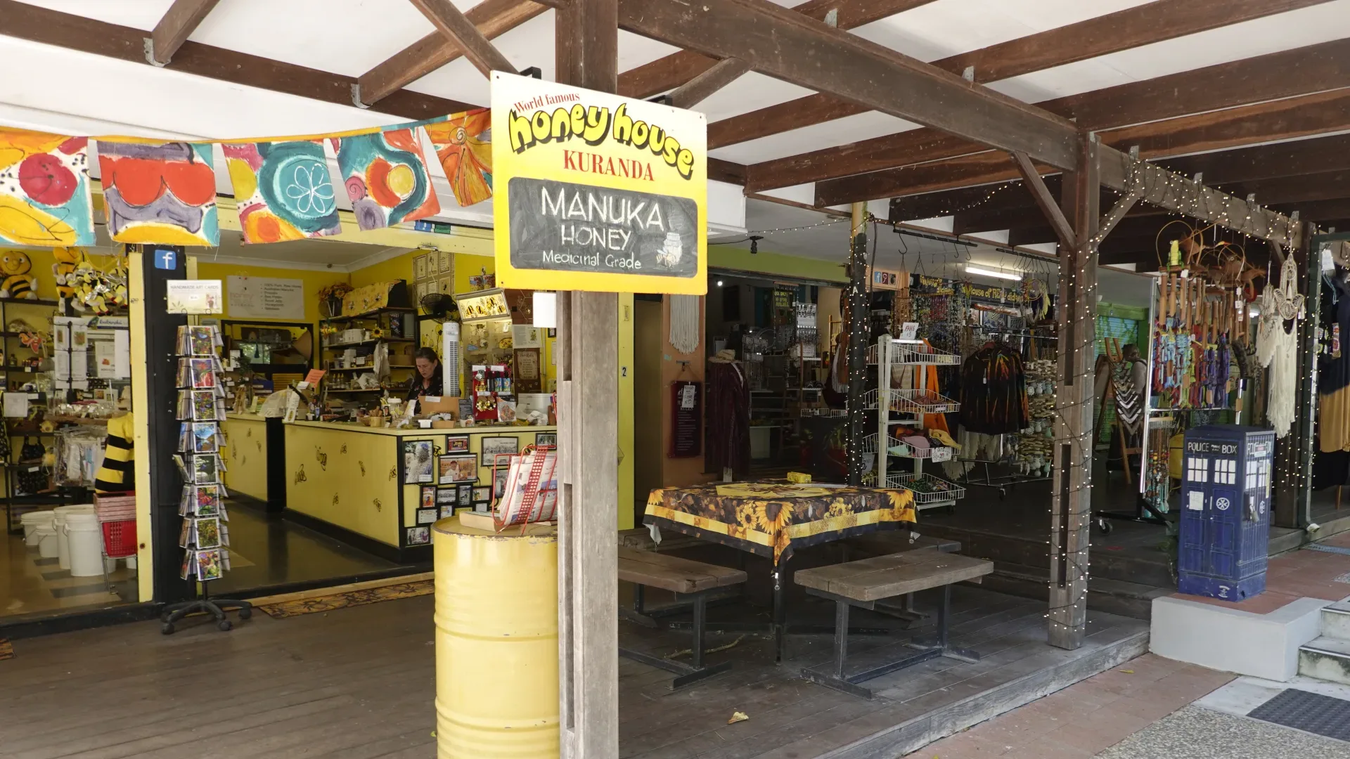 キュランダ村にあるHoney House Kuranda周辺のお土産店
