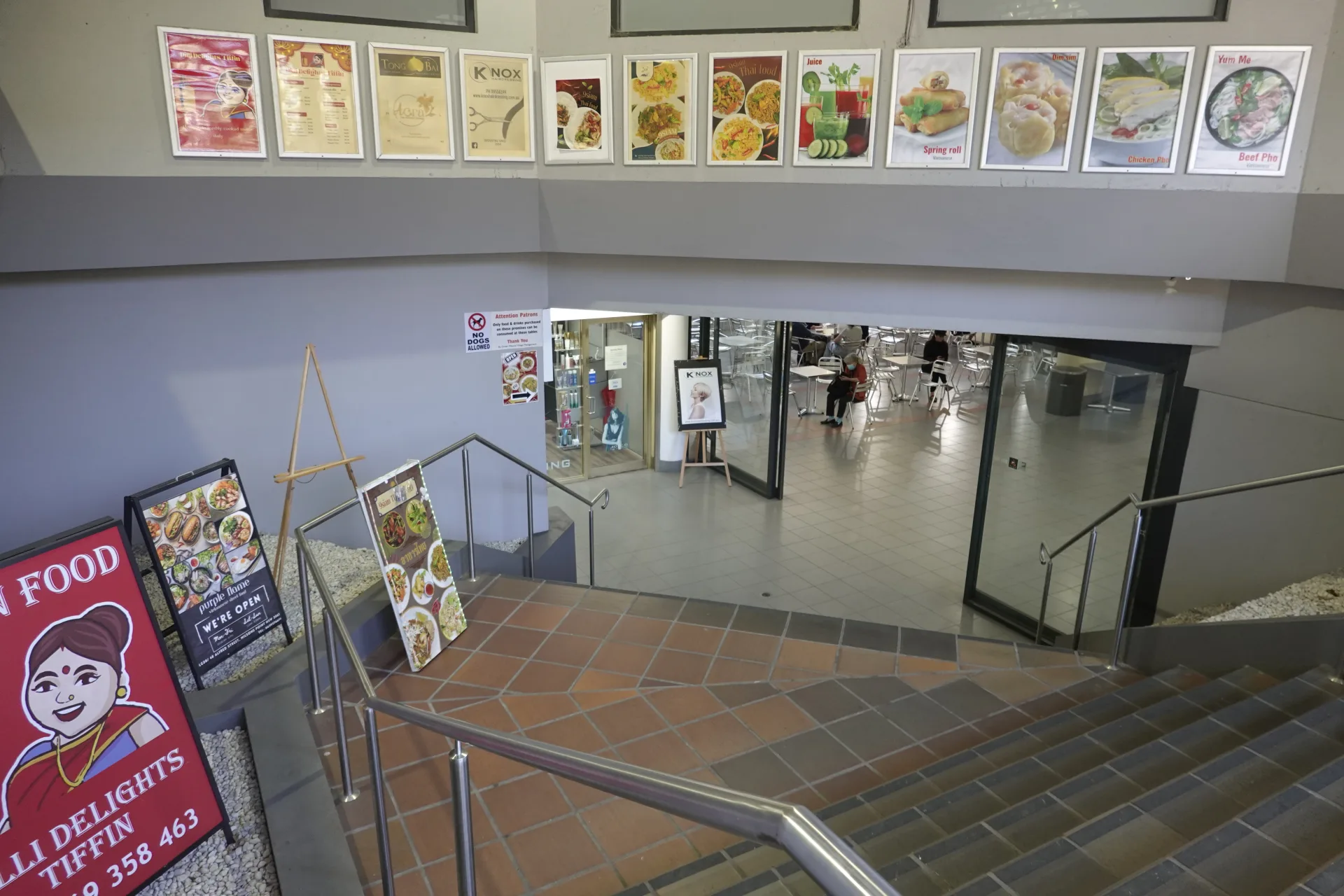 ルナ・パークからミルソンズ・ポイント駅へ戻る途中に通った飲食店のある建物