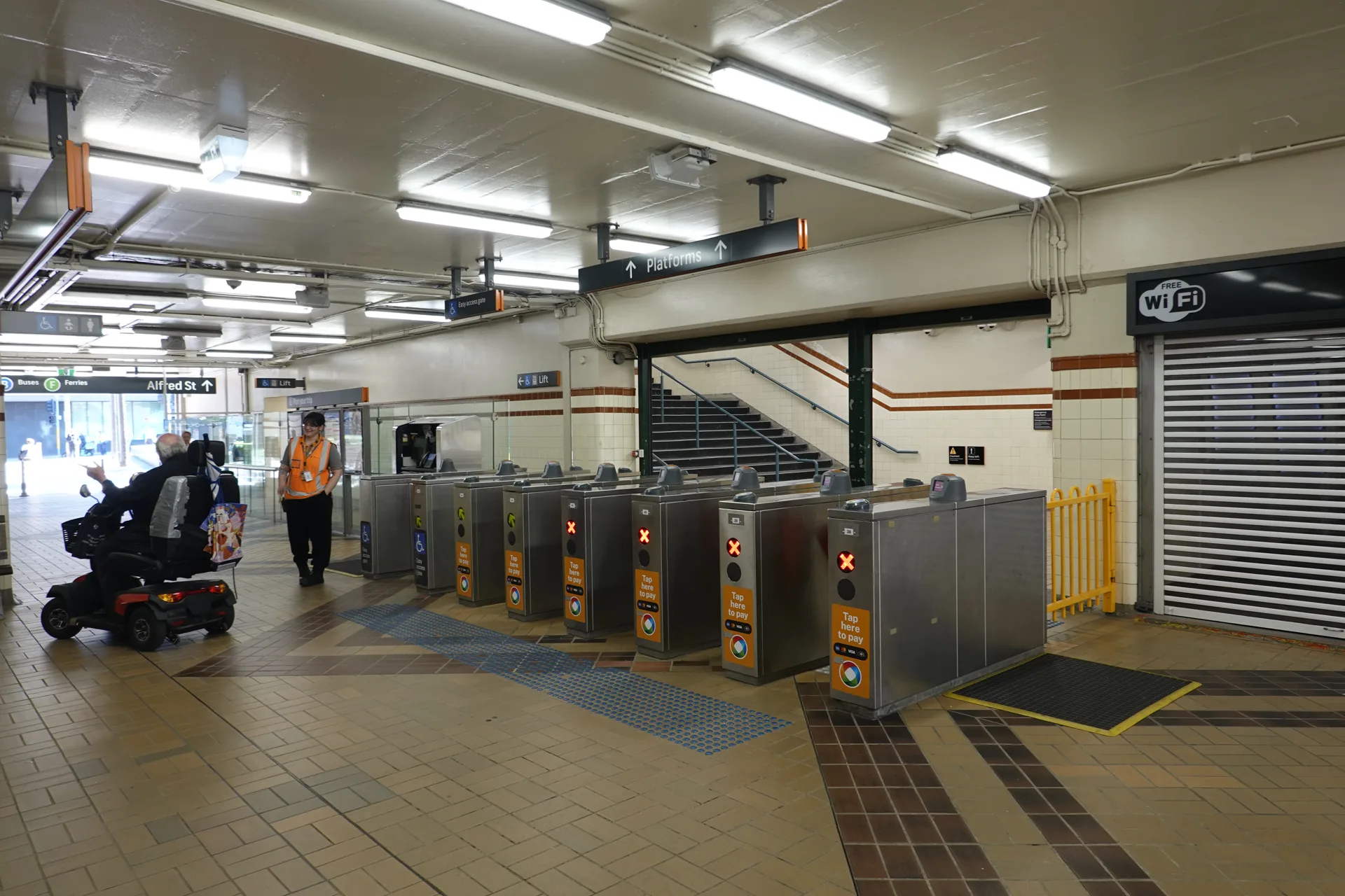 ミルソンズ・ポイント駅の改札周辺