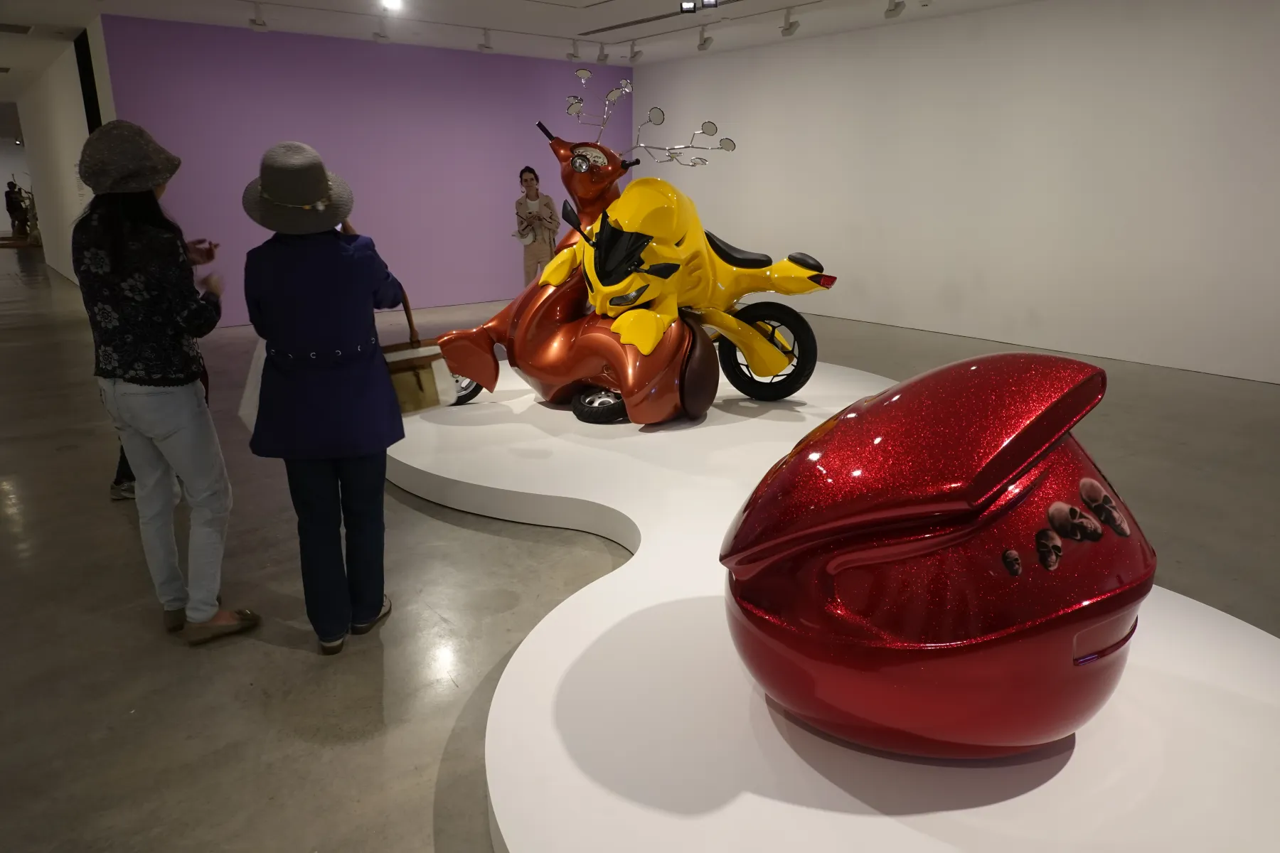 オートバイを組み替えたようなシドニー現代美術館MCAの立体作品