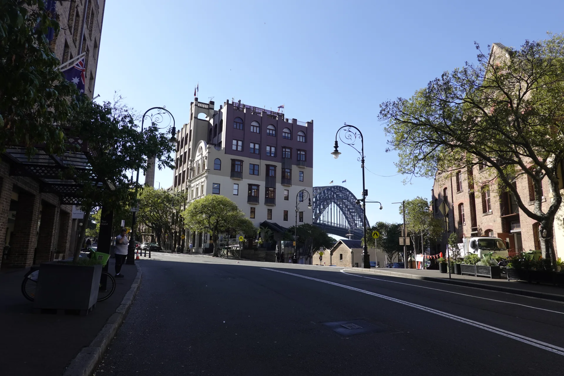 ヒクソン・ロード沿いに残るロックスの歴史的な建物