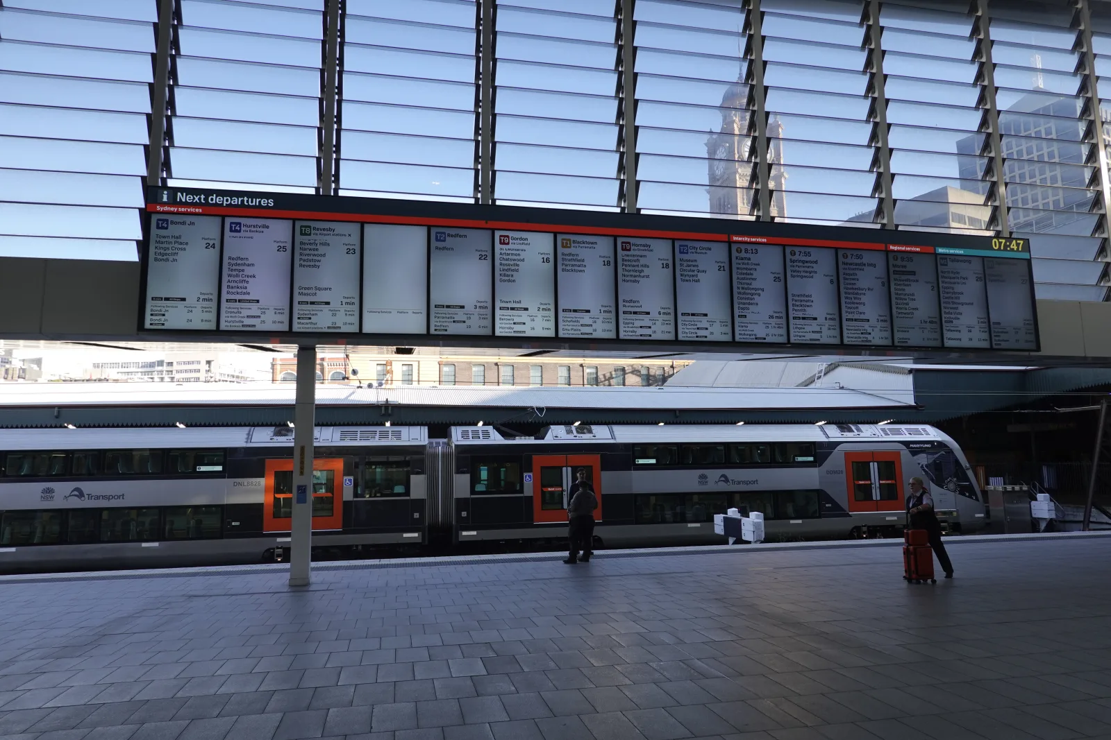 セントラル駅の出発案内に表示されたカトゥーンバ経由のインターシティ列車