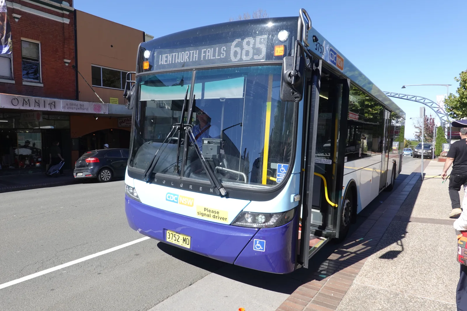 カトゥーンバ駅前に停車するノース・ウェントワース・フォールズ方面の685系統バス