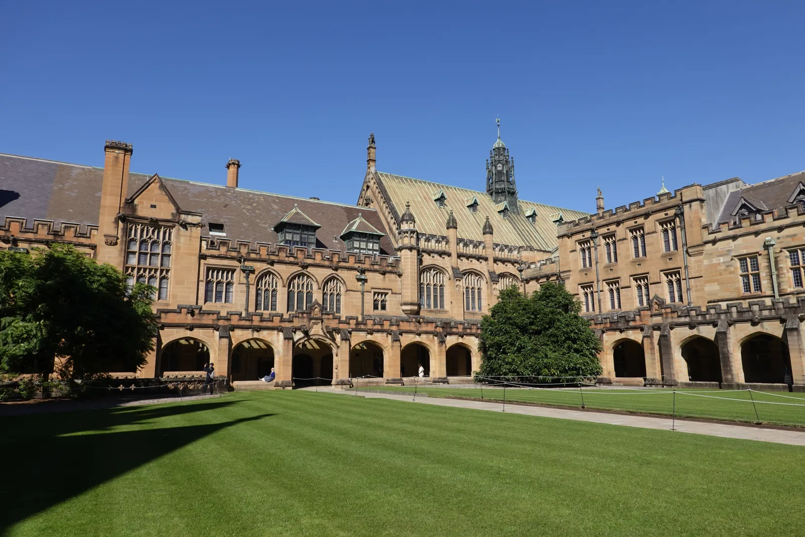 ホグワーツのような雰囲気があるシドニー大学メイン・クアドラングルの回廊